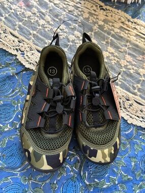 NWT Northside water sneakers